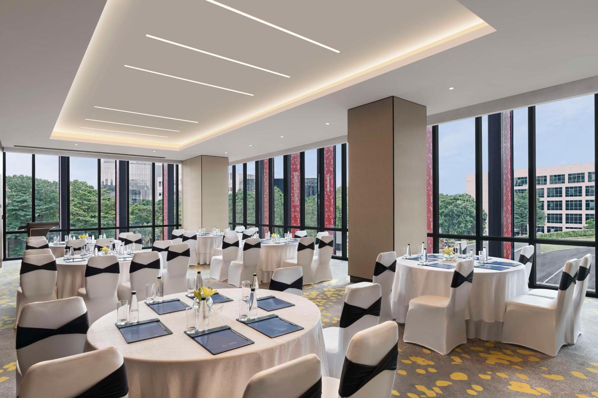 Hotel Hilton Bengaluru Embassy Manyata Business Park Esterno foto
