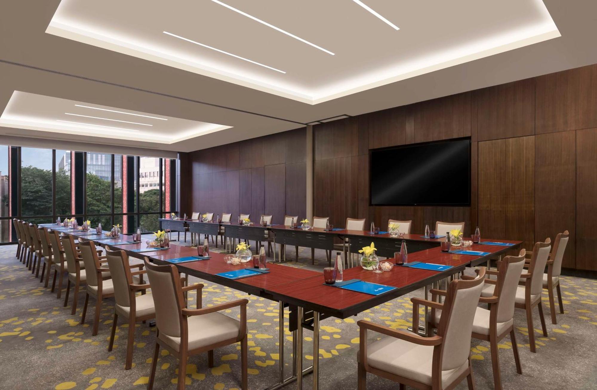 Hotel Hilton Bengaluru Embassy Manyata Business Park Esterno foto
