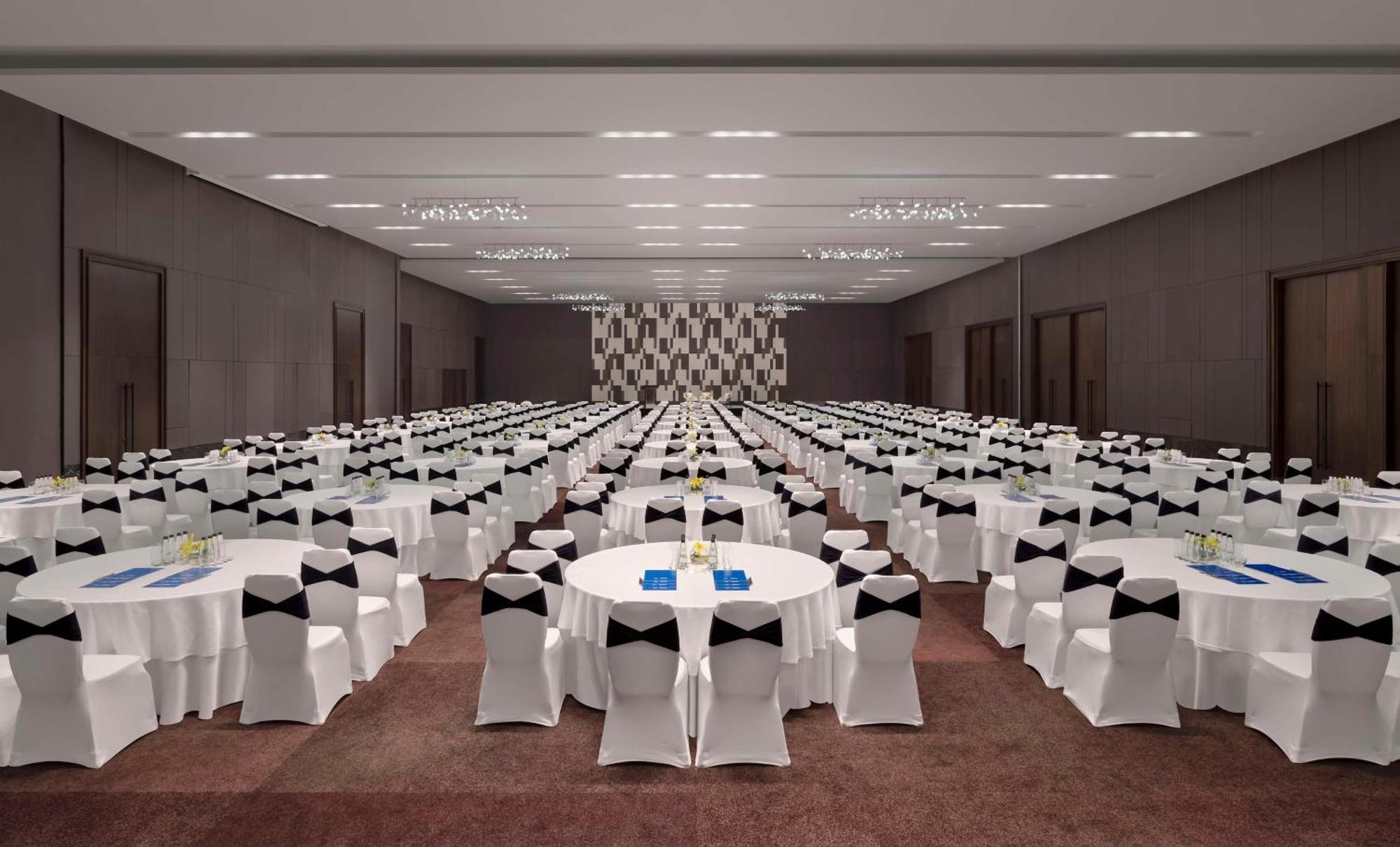 Hotel Hilton Bengaluru Embassy Manyata Business Park Esterno foto