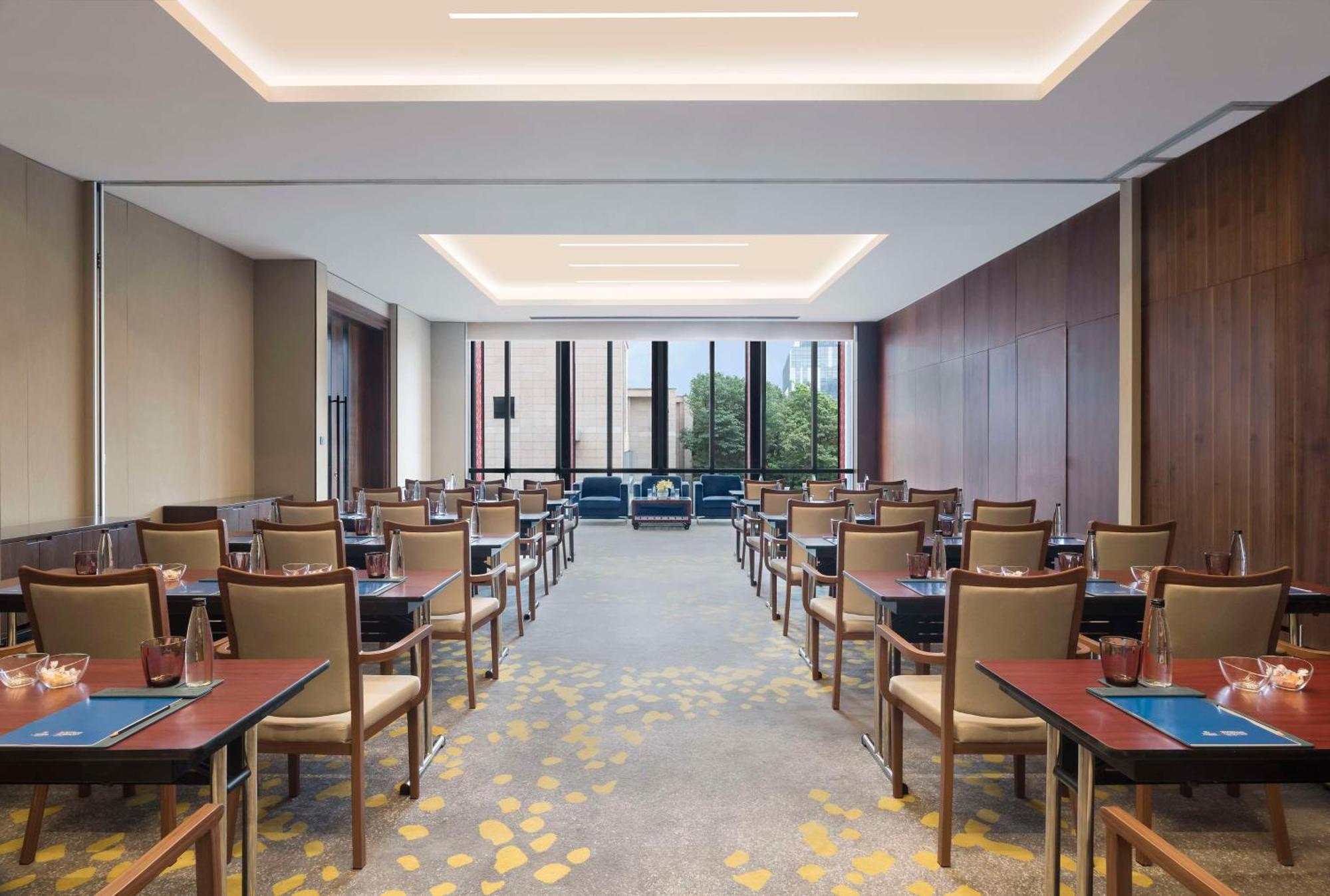 Hotel Hilton Bengaluru Embassy Manyata Business Park Esterno foto