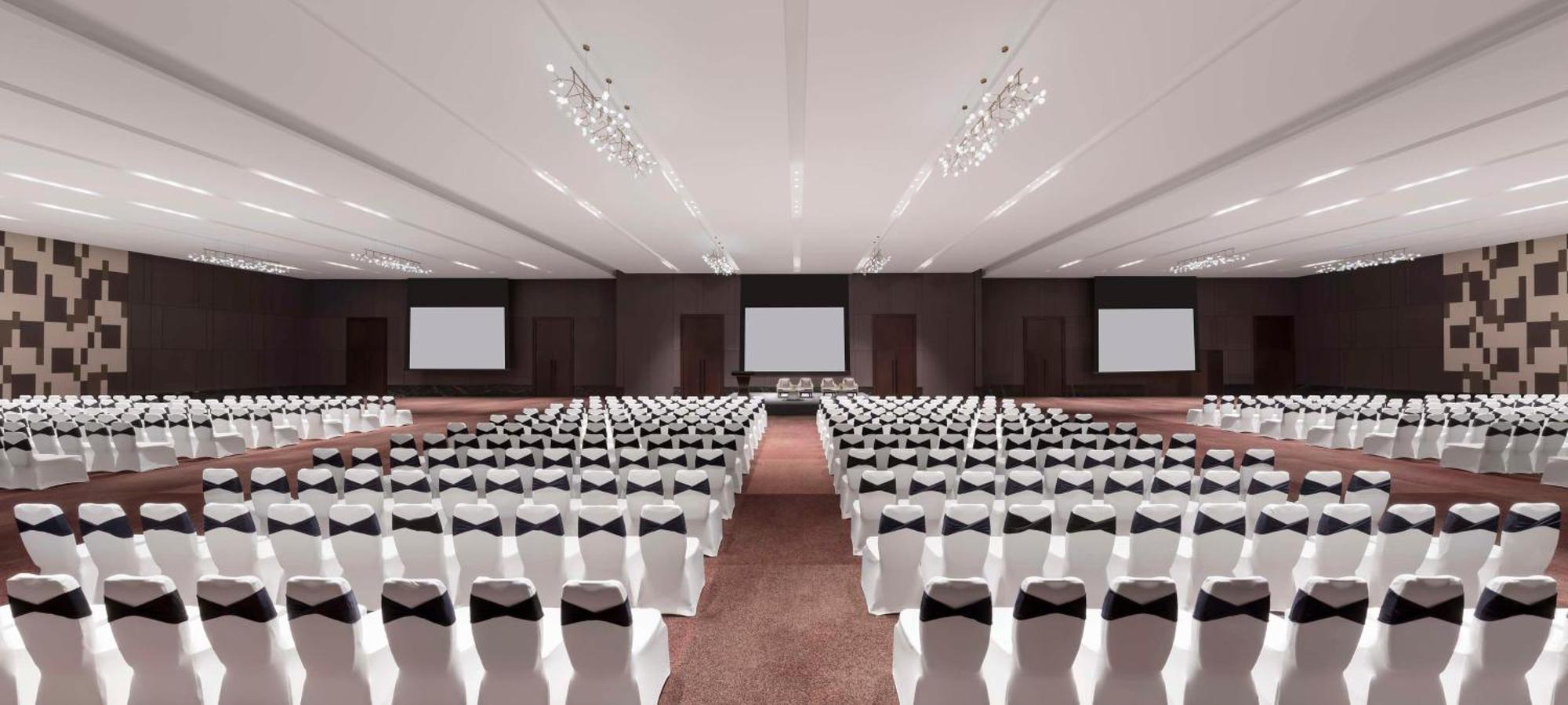Hotel Hilton Bengaluru Embassy Manyata Business Park Esterno foto