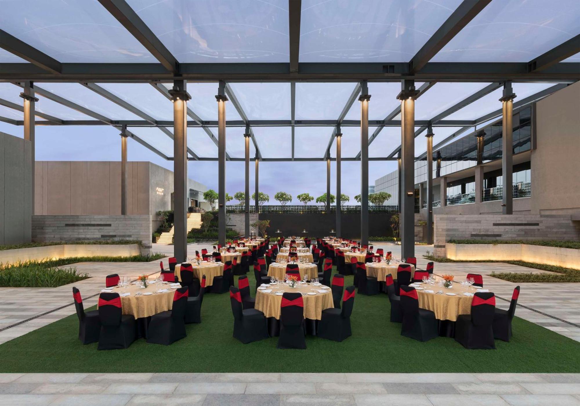 Hotel Hilton Bengaluru Embassy Manyata Business Park Esterno foto